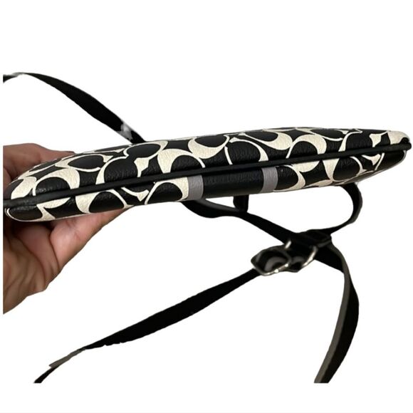 Coach 3 Piece Set F43893 Black White Heritage Signature Swing Pack Bag Wristlet - Picture 6 of 15